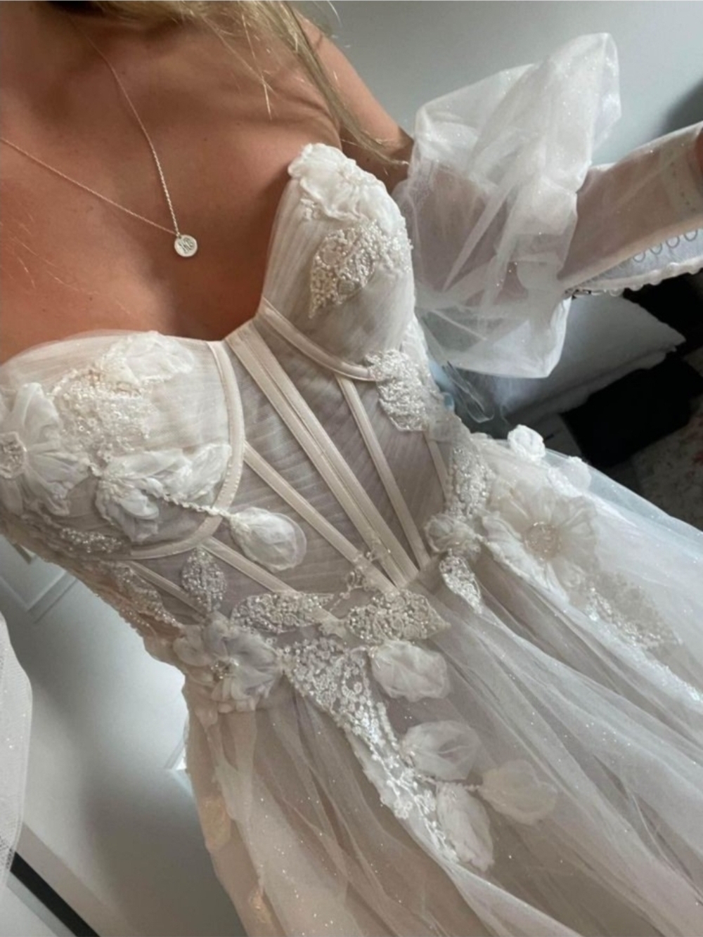 Vow'd Swallow White Floral Appliqué Off-Shoulder Wedding Dress Size 4